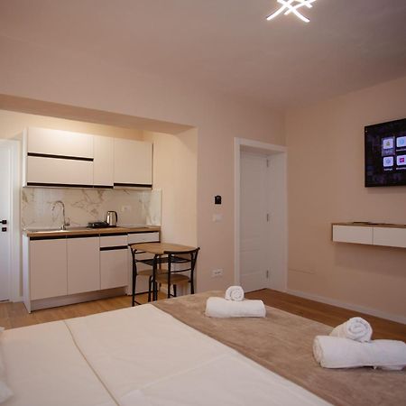 City Center Studio Apartments Shkodër Exteriör bild