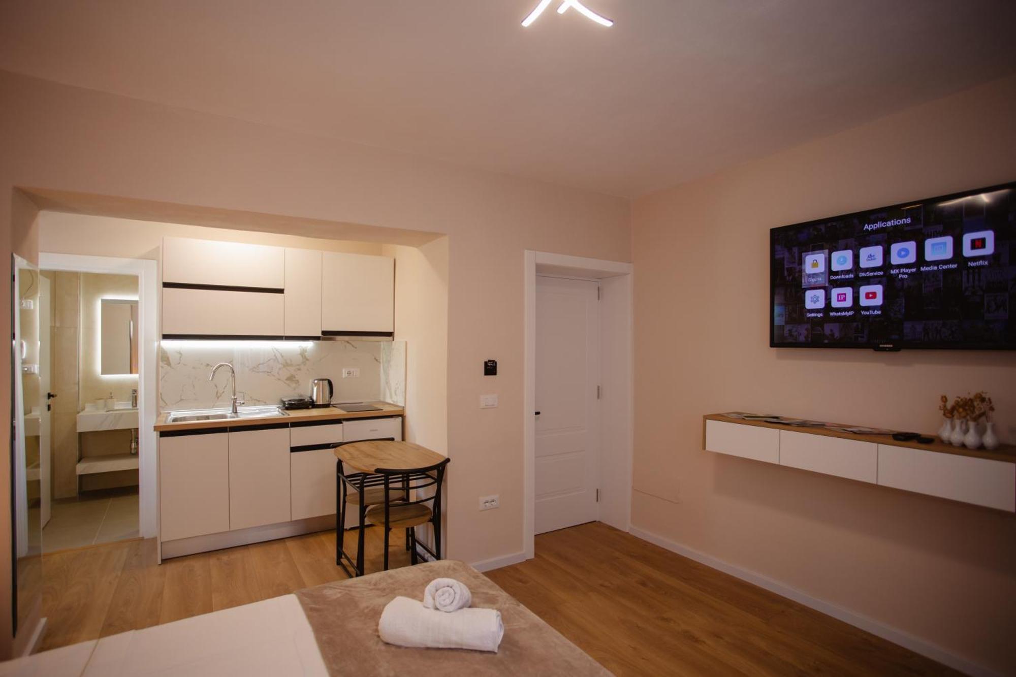 City Center Studio Apartments Shkodër Exteriör bild