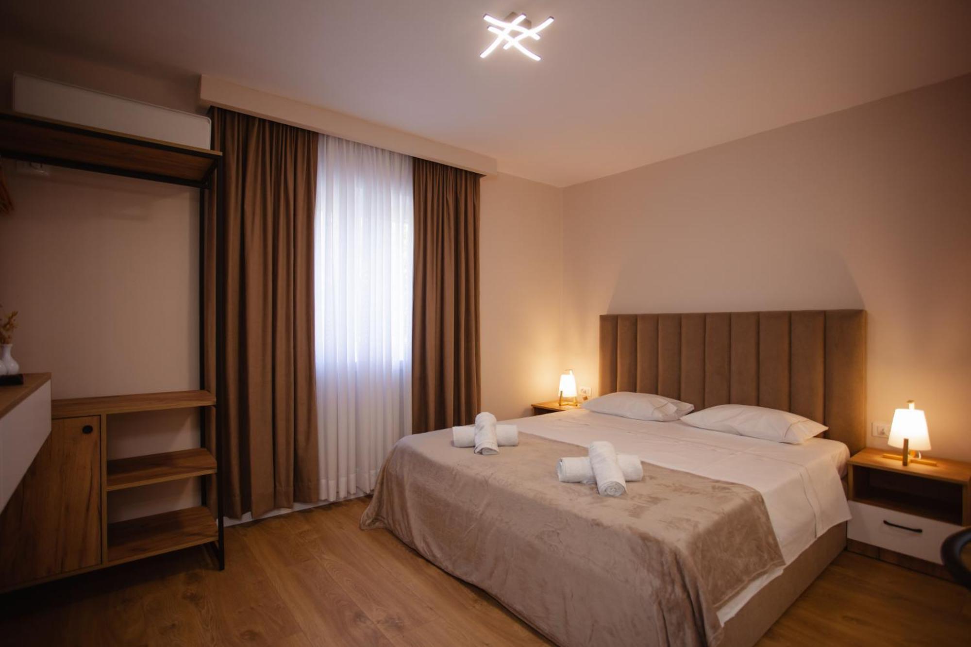 City Center Studio Apartments Shkodër Exteriör bild