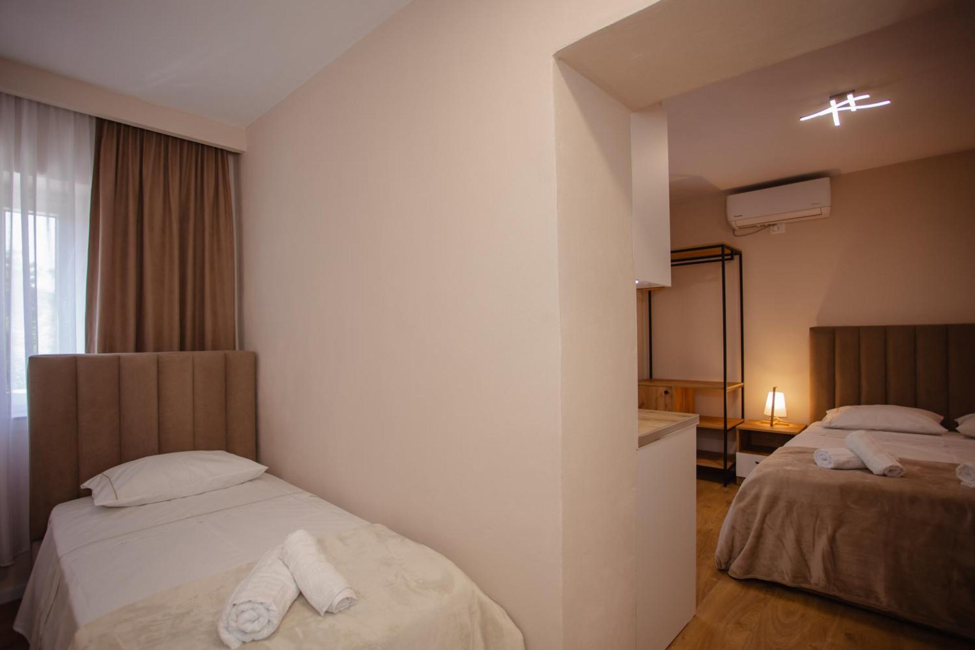 City Center Studio Apartments Shkodër Exteriör bild