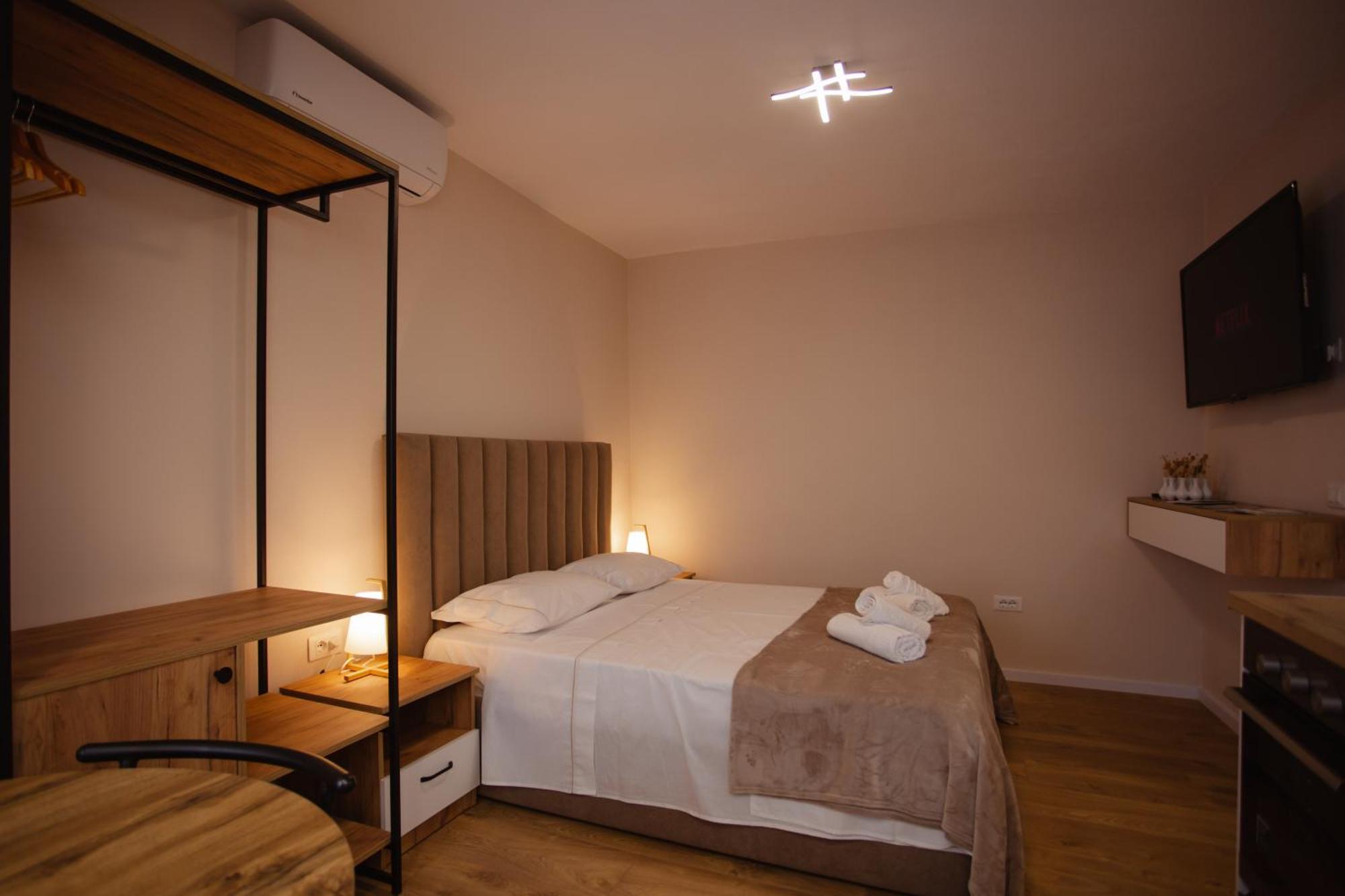 City Center Studio Apartments Shkodër Exteriör bild