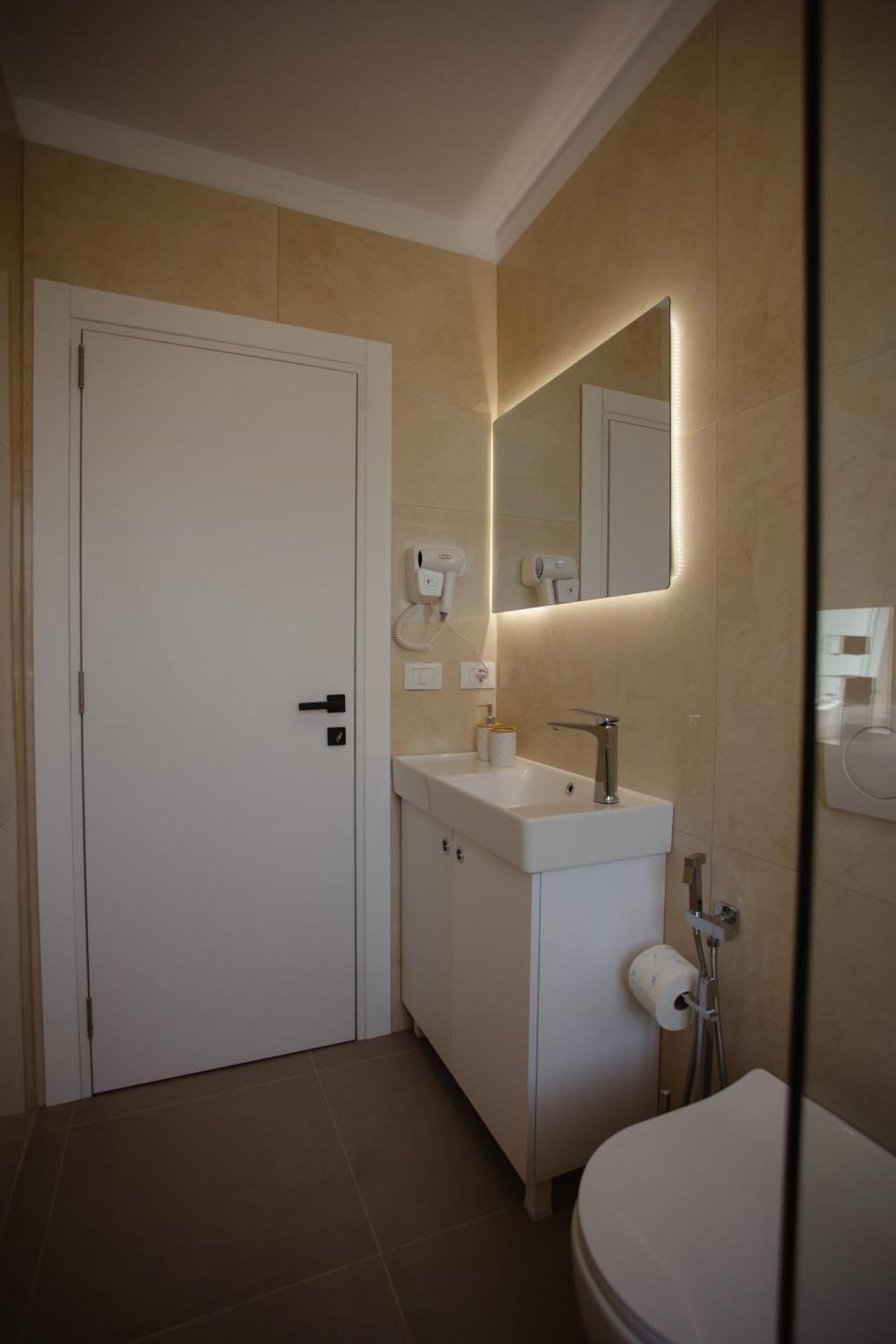 City Center Studio Apartments Shkodër Exteriör bild