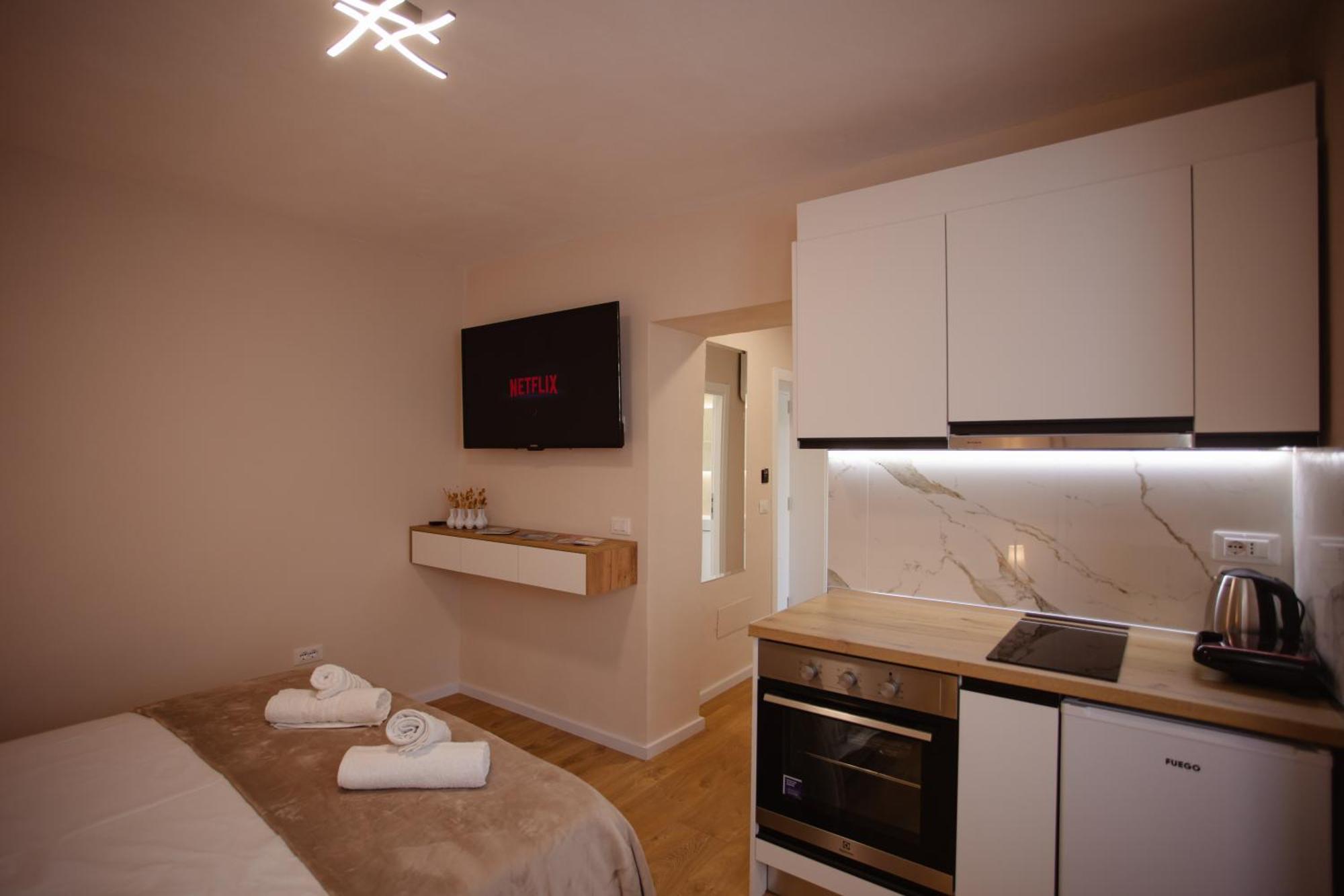 City Center Studio Apartments Shkodër Exteriör bild