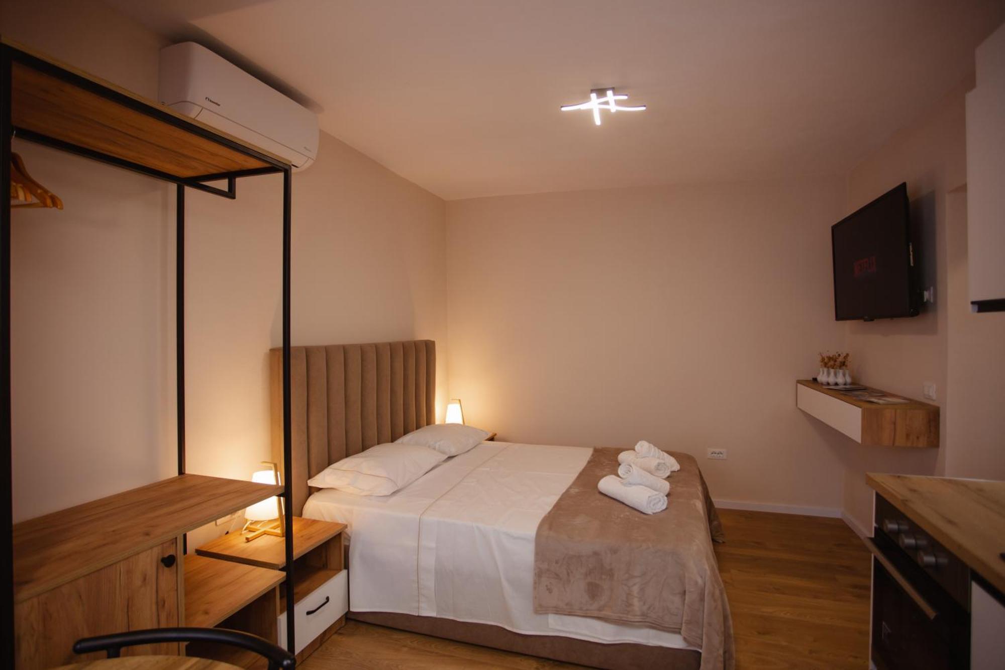 City Center Studio Apartments Shkodër Exteriör bild