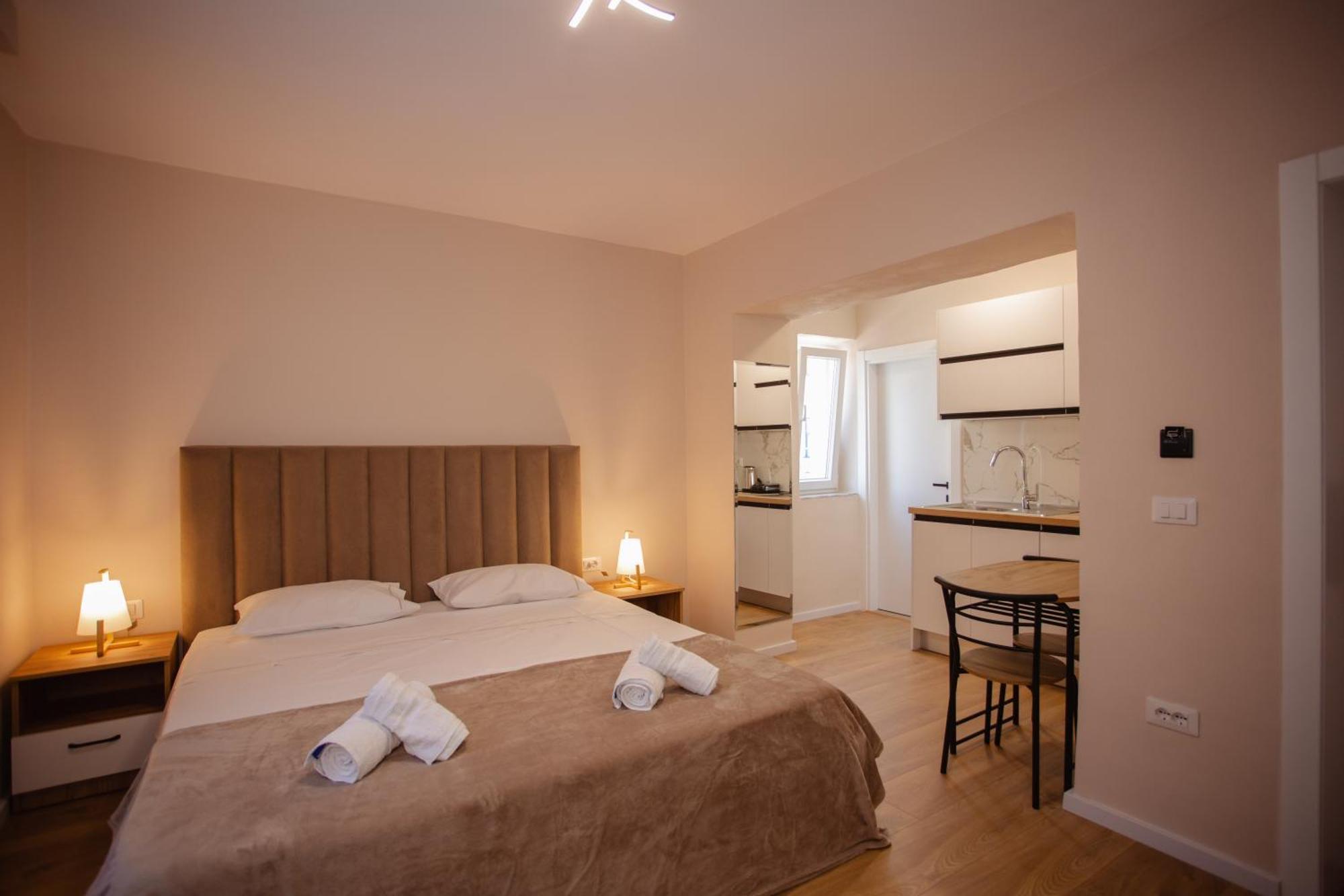 City Center Studio Apartments Shkodër Exteriör bild