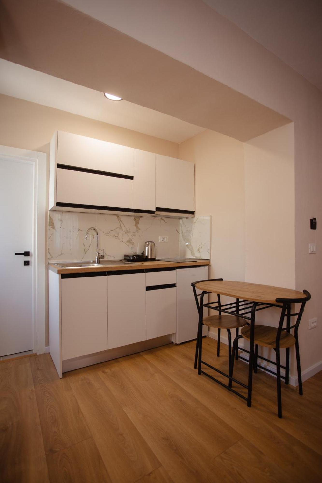 City Center Studio Apartments Shkodër Exteriör bild