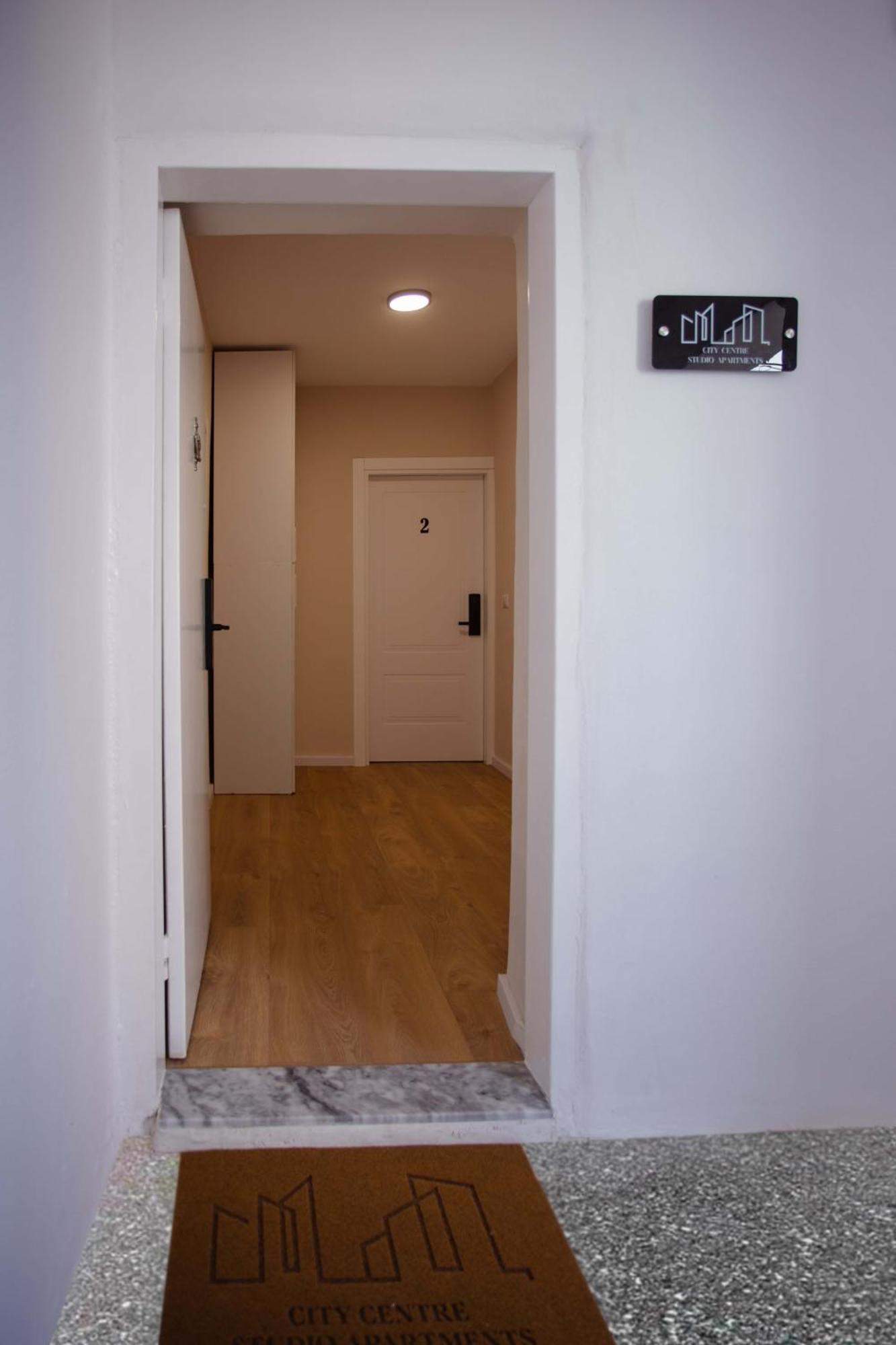 City Center Studio Apartments Shkodër Exteriör bild