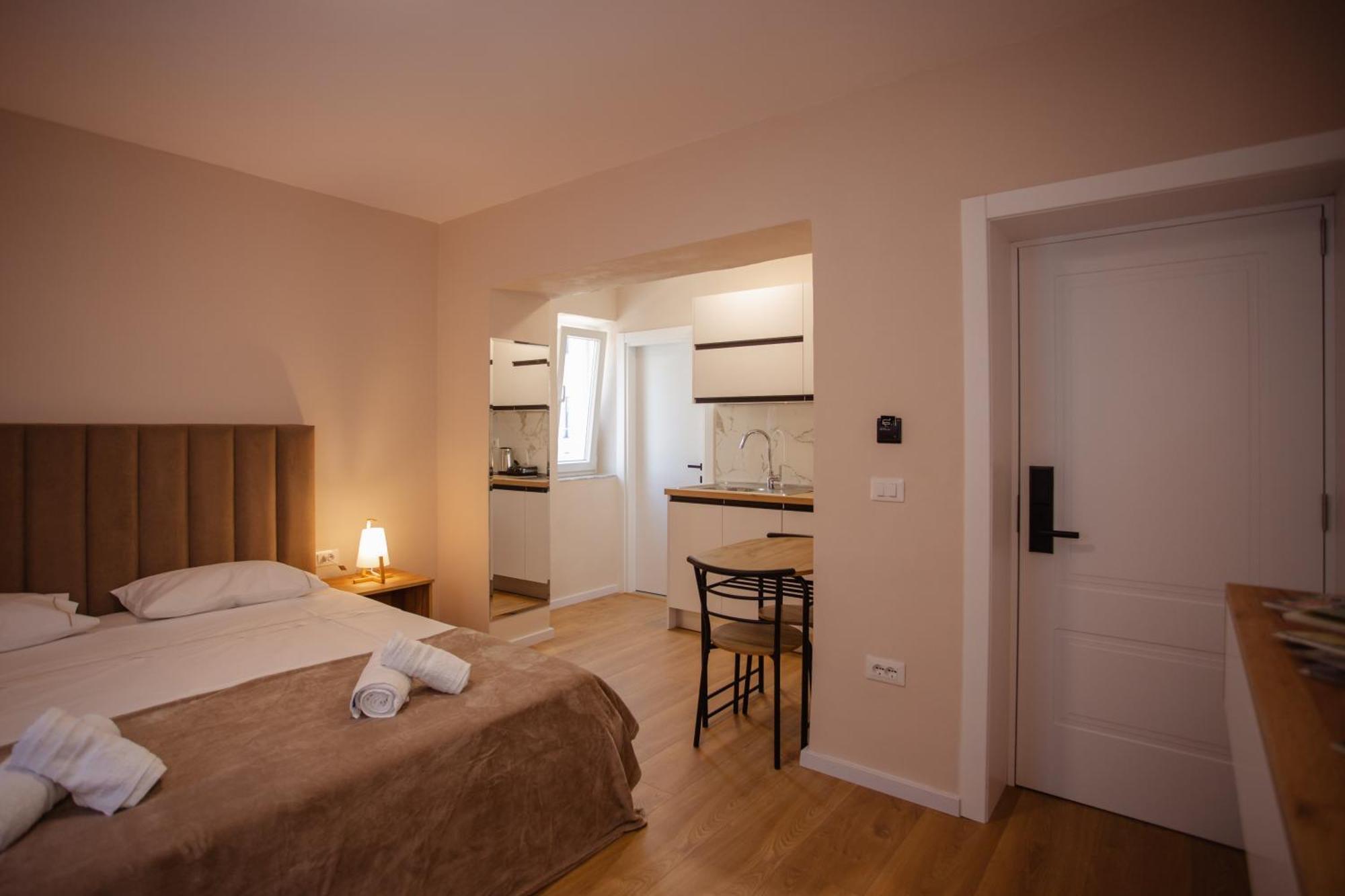 City Center Studio Apartments Shkodër Exteriör bild