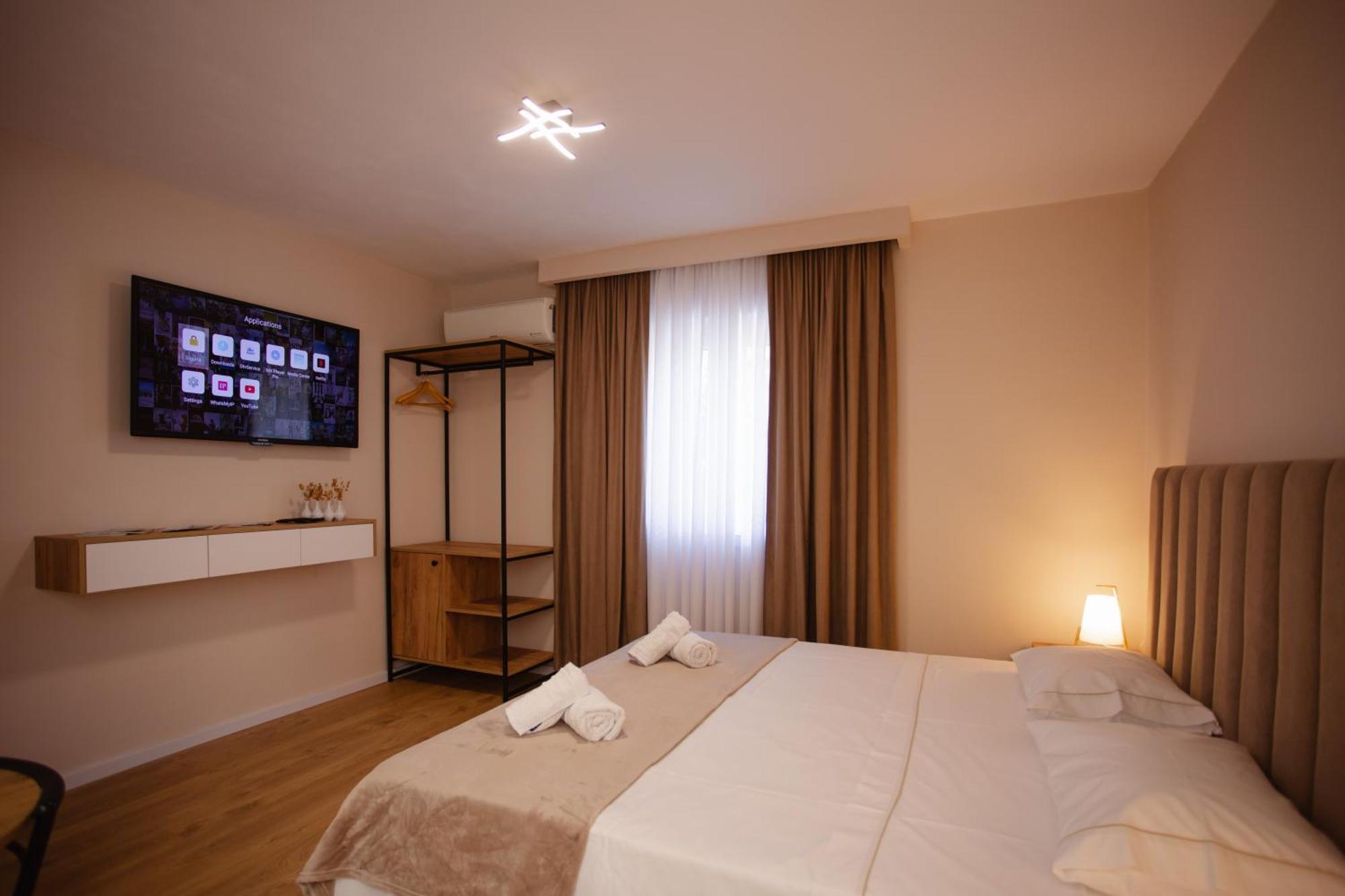 City Center Studio Apartments Shkodër Exteriör bild