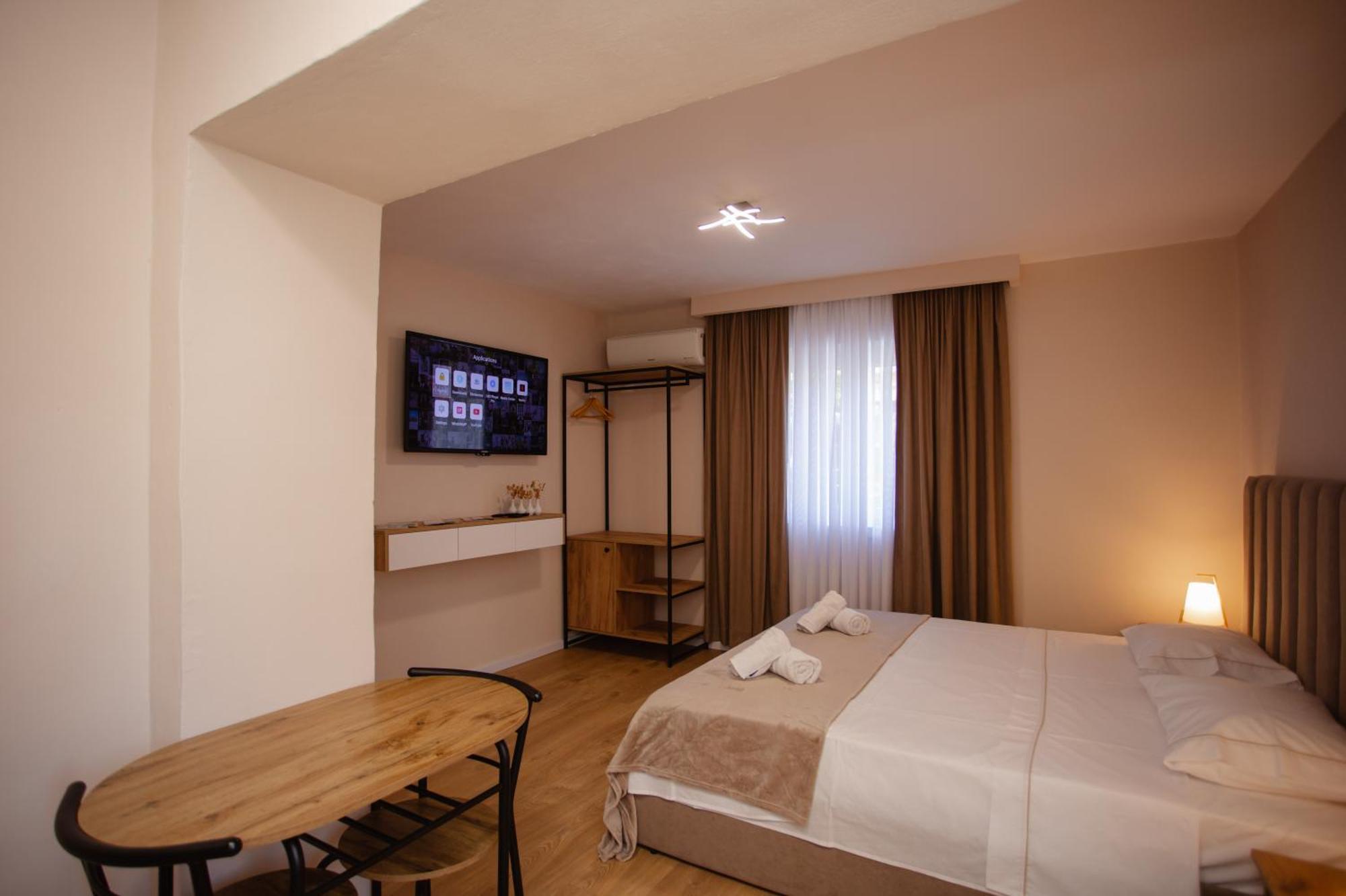 City Center Studio Apartments Shkodër Exteriör bild