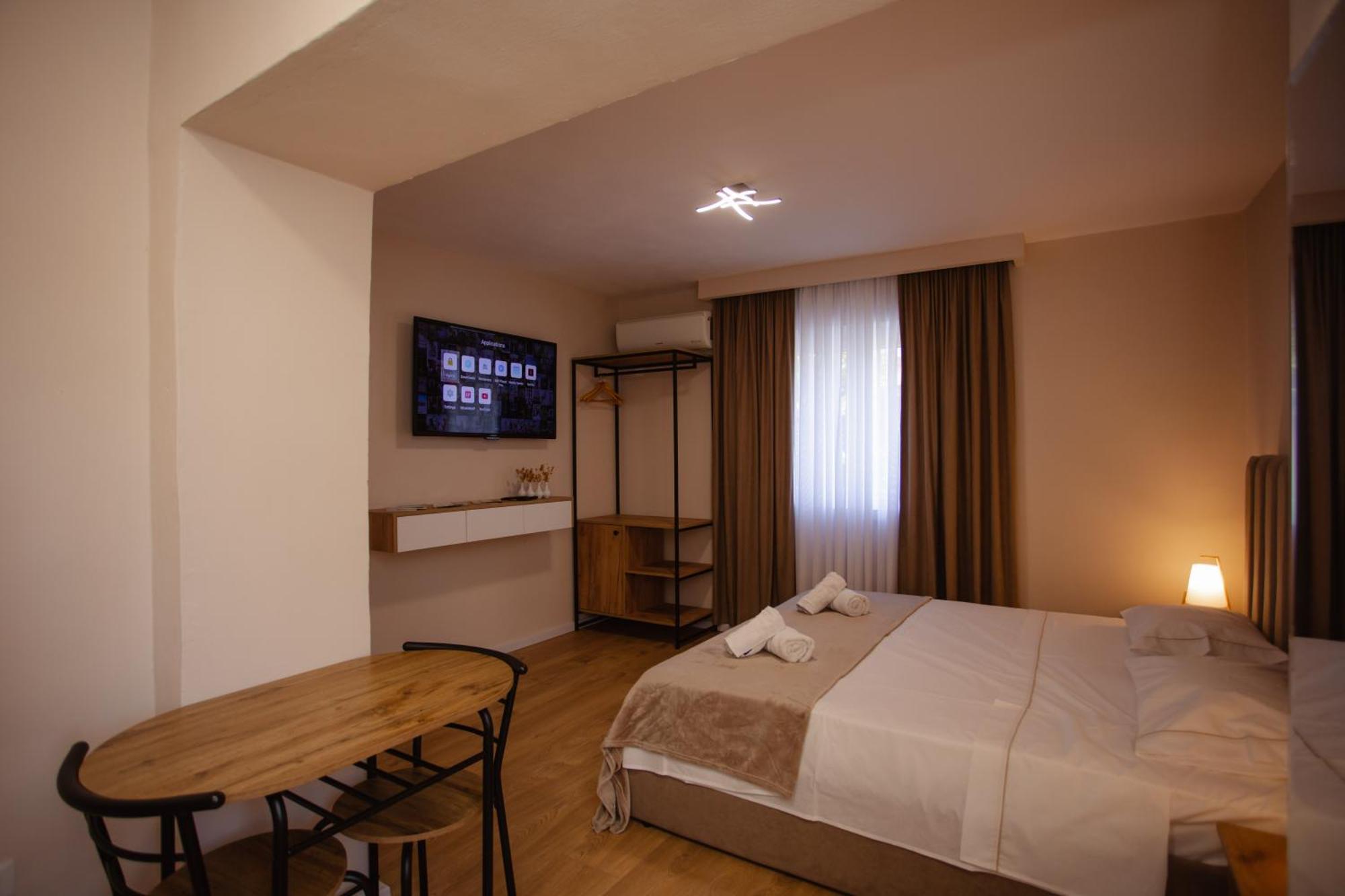 City Center Studio Apartments Shkodër Exteriör bild