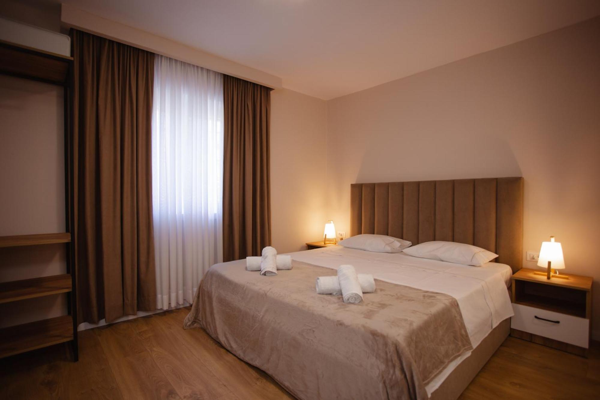 City Center Studio Apartments Shkodër Exteriör bild